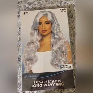 WONDERLAND Silver Glamour Wig